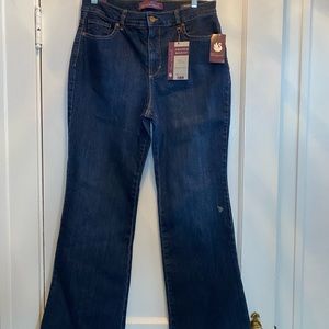 Gloria Vanderbilt Amanda Bootcut Jean. New with Tags